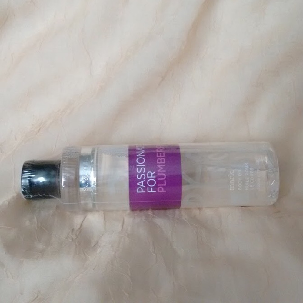🆕mark. Passionate for Plumberry Body Oil - Picture 2 of 2